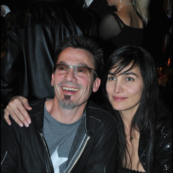 Florent Pagny et sa femme Azucena - 25e Festival automobile international aux Invalides le 4 février 2010.
