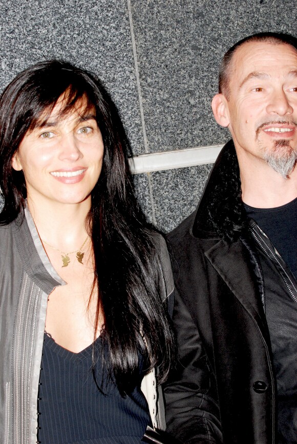 Florent Pagny et sa femme Azucena Camano lors de la conférence de presse TF1 de la rentrée 2009-2010 à Paris, le 16 septembre 2009.