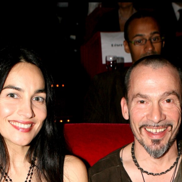 Florent Pagny et sa femme Azcucan assistent au spectacle de Dita Von Teese au Crzy Horse, à Paris, le 22 octobre 2006.