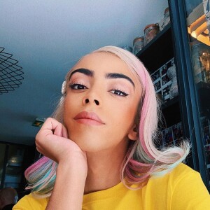 Bilal Hassani prend la pose sur Instagram.