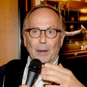 Fabrice Luchini reçoit le prix de la Coupole 2016 pour son premier livre, "Comédie française", il est le 16ème lauréat du prix de la Coupole, du nom de la fameuse brasserie parisienne du boulevard Montparnasse, à Paris, France le 8 juin 2016. © Rachid Bellak/Bestimage (