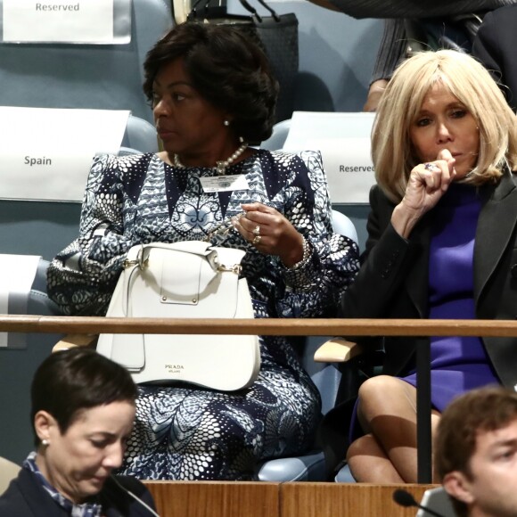 La première dame française Brigitte Macron assiste au discours de son mari le président de la République française, avec la première dame Sika Bella Kaboré, le premier jour de la 74ème assemblée générale de l'organisation des Nations-Unis (ONU) à New York City, New York, Etats-Unis, le 24 septembre 2019.