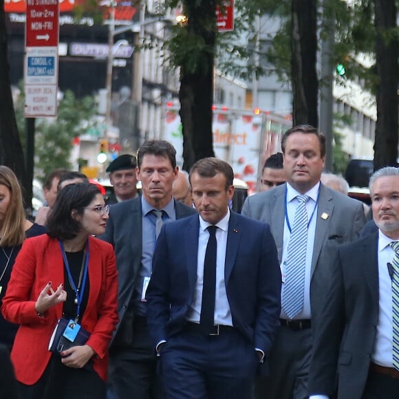 Le président de la République française Emmanuel Macron se balade lors de la 74ème assemblée générale de l'organisation des Nations-Unis (ONU) à New York City, New York, Etats-Unis, le 24 septembre 2019. © Morgan Dessalles/Bestimage