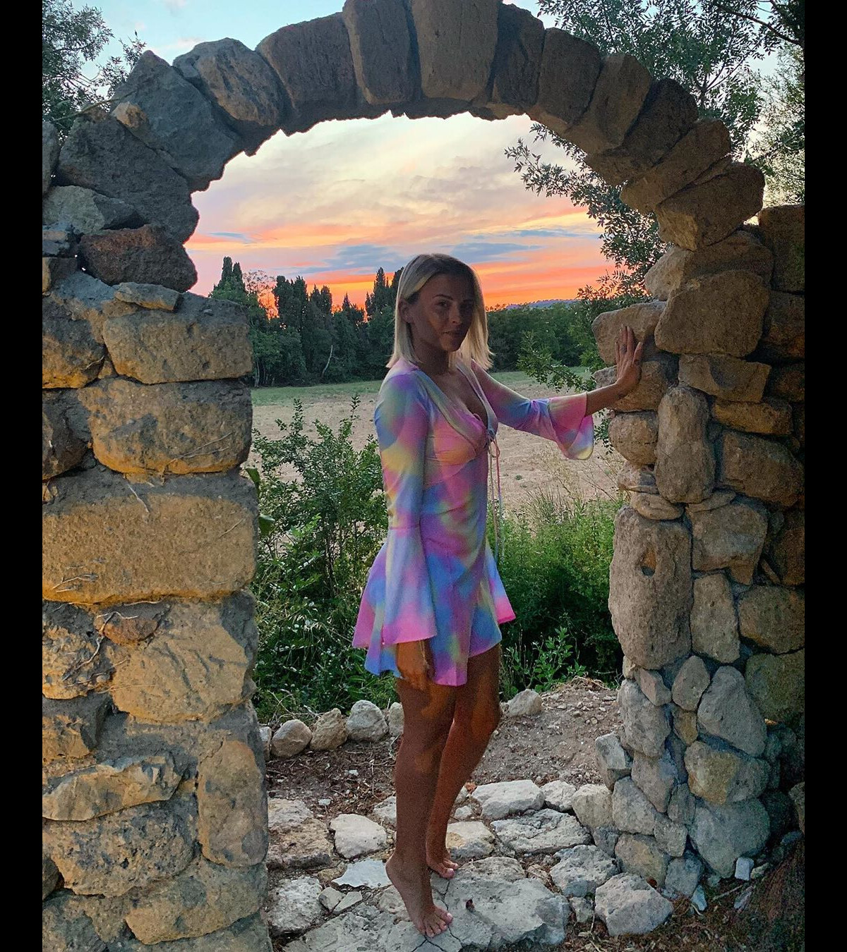 Photo : Kelly Vedovelli en belle robe sur Instagram, le 26 août 2019 -  Purepeople