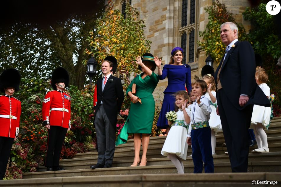 Thomas Brooksbank, Sarah Ferguson, la princesse Beatrice d&#039;York - Sorties après la cérémonie de mariage de la princesse Eugenie d&#039;York et Jack Brooksbank en la chapelle Saint-George au château de Windsor le 12 octobre 2018.