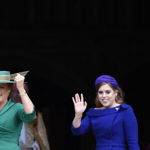 Sarah Ferguson, duchesse d'York et la princesse Beatrice d'York - Les invités arrivent à la chapelle St. George pour le mariage de la princesse Eugenie d'York et Jack Brooksbank au château de Windsor, Royaume Uni, le 12 octobre 2018.