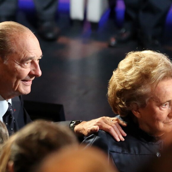 Jacques et Bernadette Chirac à la cérémonie de remise du Prix pour la prevention des conflits de la Fondation Chirac au musée du quai Branly à Paris le 21 novembre 2013