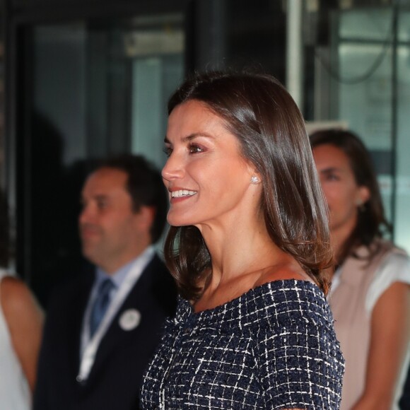 La reine Letizia d'Espagne (en robe Zara) lors de la Journée internationale de la recherche sur le cancer à Madrid, Espagne, le 24 septembre 2019.