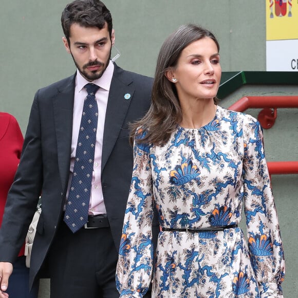 La reine Letizia d'Espagne (en robe Sandro) visite le "Centre de soins pour personnes atteintes de maladies rares et leurs familles" à Burgos, le 20 septembre 2019.