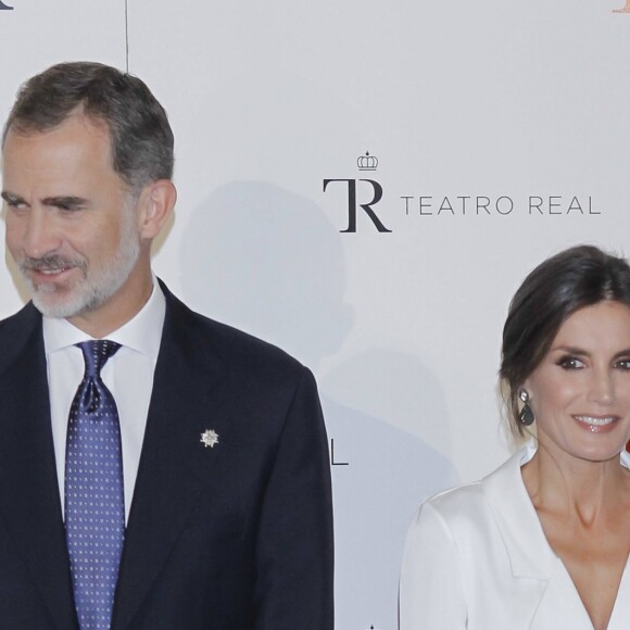 Le roi Felipe VI et la reine Letizia d'Espagne assistent à la représentation de l'opéra "Don Carlo" en ouverture de la saison théâtrale à Madrid, le 18 septembre 2019.