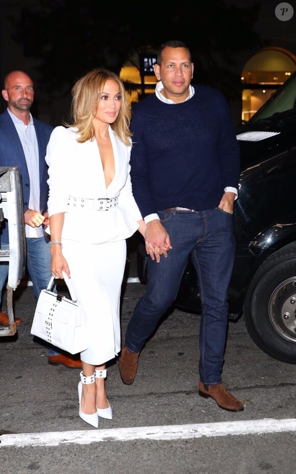 Jennifer Lopez et son fiancé Alex Rodriguez arrive à l'évènement Ulta Beauty pour la présentation d'un parfum à New York, le 26 septembre 2019