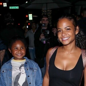 Christina Milian enceinte est allée diner avec sa fille Violet et son compagnon M. Pokora au restaurant Madeo dans le quartier de Beverly Hills à Los Angeles. La petite famille est très joyeuse et plaisante avec des fans sur le ventre arrondi de Christina! Le 8 août 2019