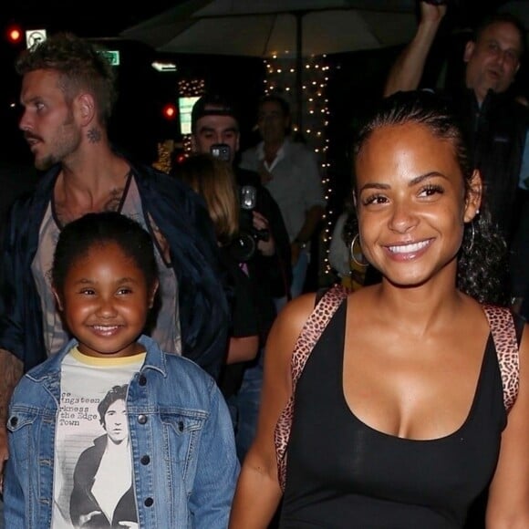 Christina Milian enceinte est allée diner avec sa fille Violet et son compagnon Matt Pokora au restaurant Madeo dans le quartier de Beverly Hills à Los Angeles. La petite famille est très joyeuse et plaisante avec des fans sur le ventre arrondi de Christina! Le 8 août 2019