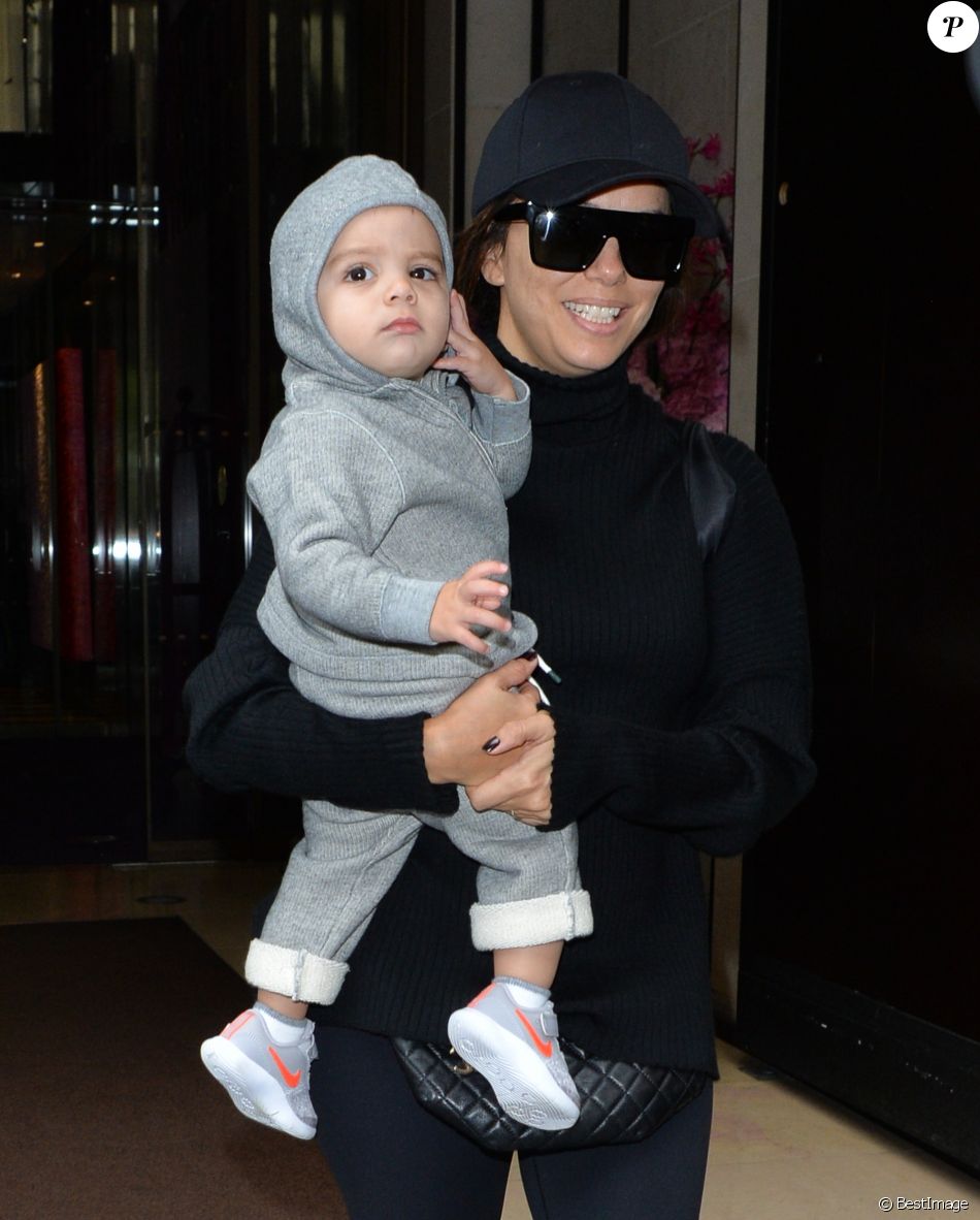 Eva Longoria Et Son Fils Santiago Pendant La Fashion Week De Paris Le eva-longoria-et-son-fils-santiago-pendant-la-fashion-week-de-paris-le