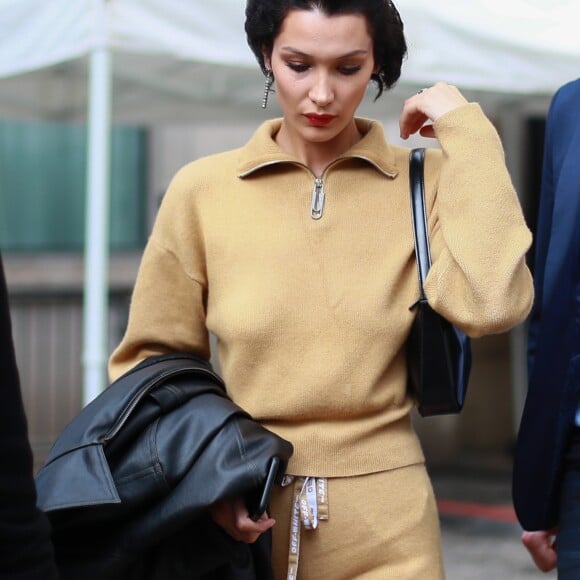 Bella Hadid à la sortie du défilé Miu Miu collection PAP printemps-été 2020, fashion week de Paris, le 1er Octobre 2019. © Perusseau - Da Silva / Bestimage