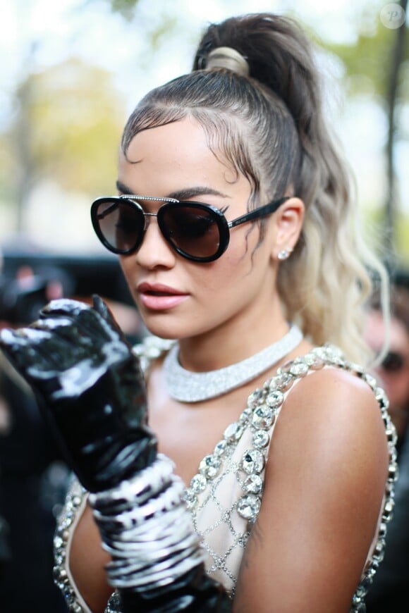 Rita Ora se rend au défilé Miu Miu pendant la fashion week de Paris, le 1er octobre 2019. © Perusseau - Da Silva / Bestimage