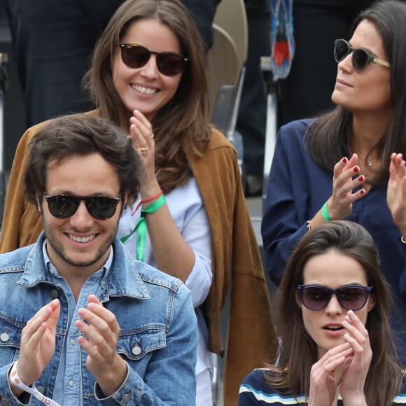 Vianney Bureau (Vianney) et sa compagne Catherine Robert - Célébrités dans les tribunes des internationaux de France de tennis de Roland Garros à Paris, France, le 9 juin 2019. © Jacovides-Moreau/Bestimage