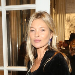 Kate Moss assiste à la soirée de lancement du livre de Nikolai von Bismarck, "The Dior sessions" à Londres le 1er octobre 2019.