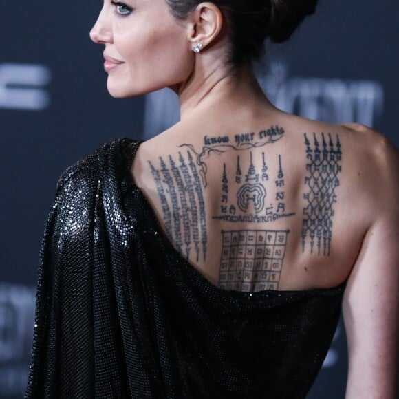 Angelina Jolie (tatouage) à la première de Maleficent: Mistress of Evil au théâtre El Capitan dans le quartier de Hollywood à Los Angeles, le 30 septembre 2019.