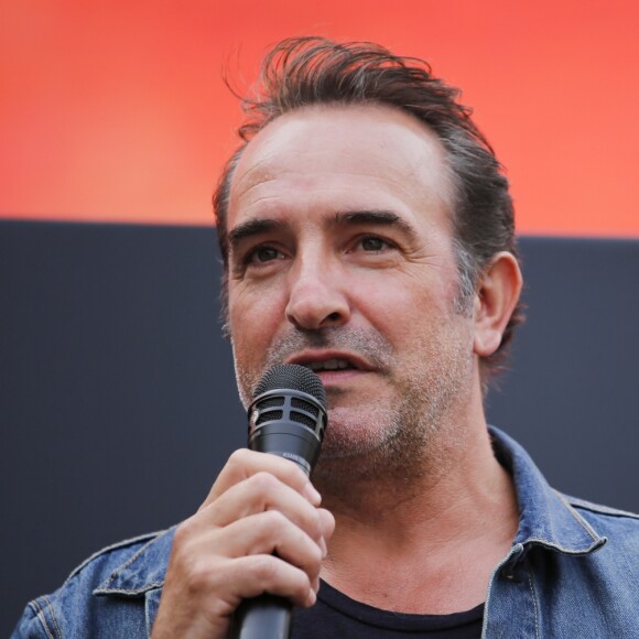 Jean Dujardin à la projection du film "OSS 177: Le Caire Nid d'Espions" lors de l'évènement "Un Dimanche Au Cinema" sur l'Avenue des Champs-Elysées à Paris, France, le 7 juillet 2019. © Stephen Caillet/Panoramic/Bestimage