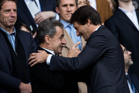 Nicolas Sarkozy et Leonardo (directeur sportif du PSG) dans les tribunes lors du match de Ligue 1 "PSG - Angers (4-0)" au Parc des Princes à Paris, le 5 octobre 2019. © Cyril Moreau/Bestimage