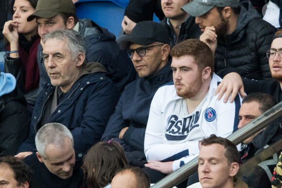 Roschdy Zem dans les tribunes lors du match de Ligue 1 "PSG - Angers (4-0)" au Parc des Princes à Paris, le 5 octobre 2019. © Cyril Moreau/Bestimage