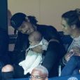 Edinson Cavani avec sa compagne Jocelyn Burgardt et leur fille India dans les tribunes lors du match de Ligue 1 "PSG - Angers (4-0)" au Parc des Princes à Paris, le 5 octobre 2019. © Cyril Moreau/Bestimage
