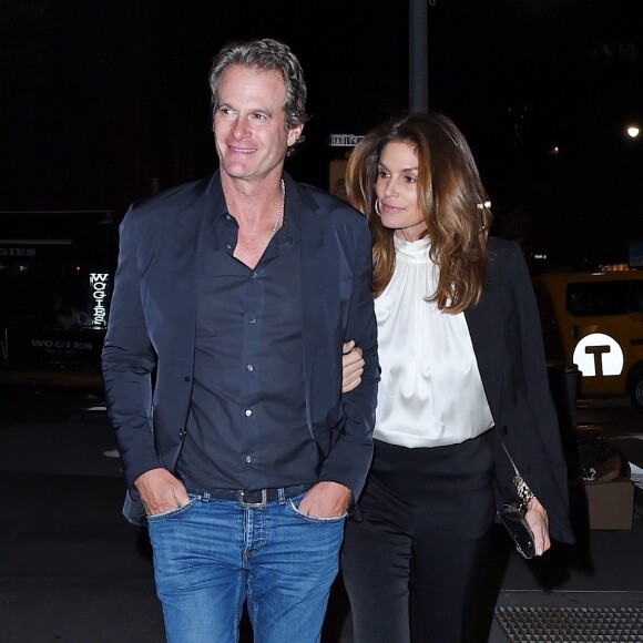 Exclusif - Rande Gerber et Cindy Crawford rejoignent George et Amal Clooney au restaurant "4 Charles Prime Rib" à New York, le 26 septembre 2019.