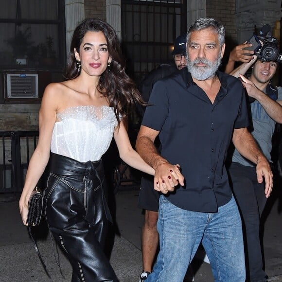 Exclusif - George et Amal Clooney fêtent leur cinquième anniversaire de mariage au restaurant "4 Charles Prime Rib" à New York, le 26 septembre 2019. Ils y ont dîné avec Cindy Crawford et Rande Gerber.