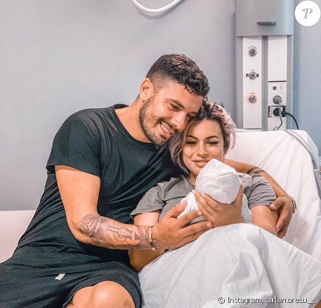 Kevin Guedj et Carla Moreau à l'hôpital, le jour de l'accouchement de leur fille Ruby, le 1er octobre 2019, sur Instagram