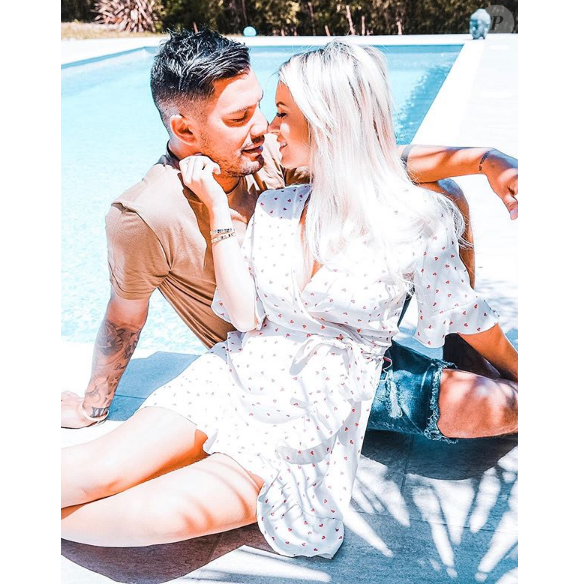 Carla Moreau et Kevin Guedj en amoureux au bord de la piscine, sur Instagram, le 4 juin 2019