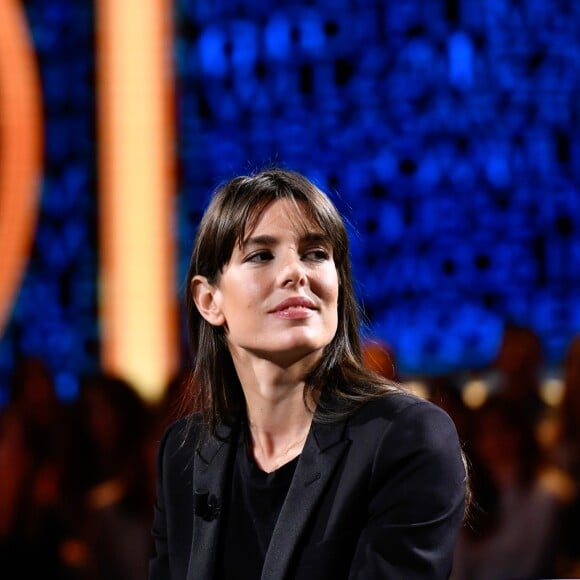 Charlotte Casiraghi était avec Robert Maggiori invitée dans l'émission italienne Le Parole della Settimana sur Rai 3 le 5 octobre 2019 pour parler de leur ouvrage philosophique L'Archipel des passions. ©SGPItalia/Bestimage