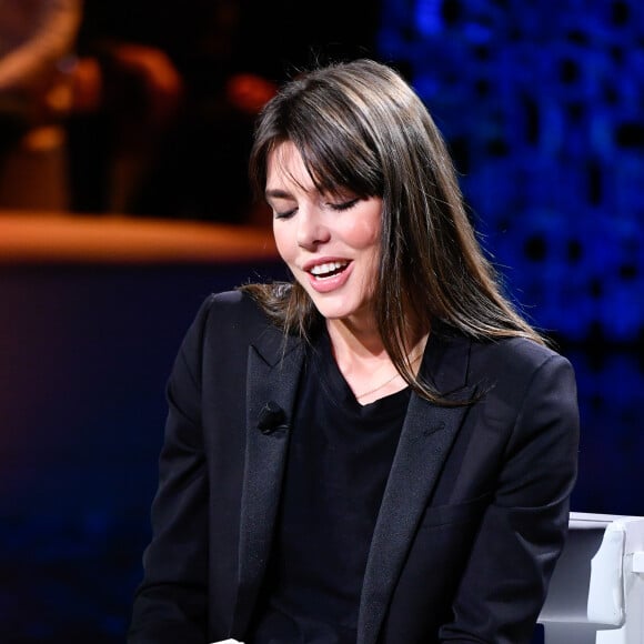 Charlotte Casiraghi était avec Robert Maggiori invitée dans l'émission italienne Le Parole della Settimana sur Rai 3 le 5 octobre 2019 pour parler de leur ouvrage philosophique L'Archipel des passions. ©SGPItalia/Bestimage