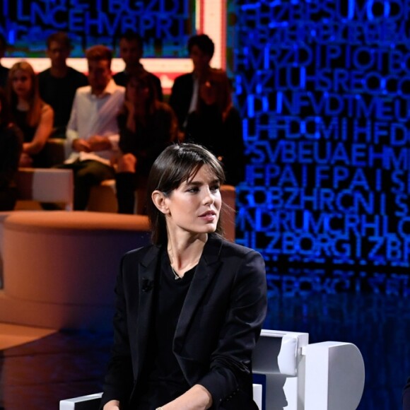 Charlotte Casiraghi et Robert Maggiori étaient invités dans l'émission italienne Le Parole della Settimana sur Rai 3 le 5 octobre 2019 pour parler de leur ouvrage philosophique L'Archipel des passions. ©SGPItalia/Bestimage