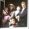 Caroline de Monaco et Stefano Casiraghi avec leurs enfants Charlotte, Andrea et Pierre au balcon du palais princier le 19 novembre 1988
