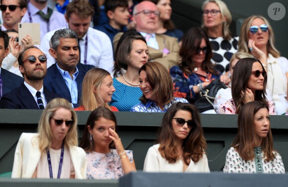 James Middleton, sa compagne Alizee Thevenet, Carole Middleton et Pippa Middleton à la finale homme du tournoi de Wimbledon "Novak Djokovic - Roger Federer (7/6 - 1/6 - 7/6 - 4/6 - 13/12)" à Londres, le 14 juillet 2019.