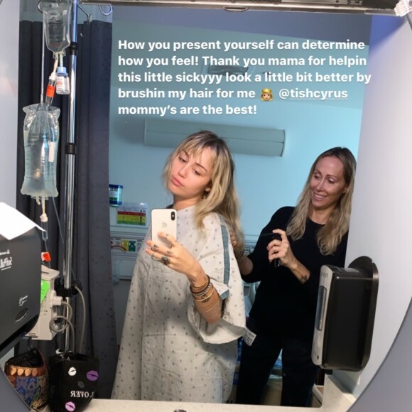 Miley Cyrus hospitalisée pour une amygdalite- 8 octobre 2019- Visite de sa mère Tish.