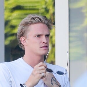 Exclusif - Cody Simpson fait du shopping avec des amis à Los Angeles, le 23 juin 2019.