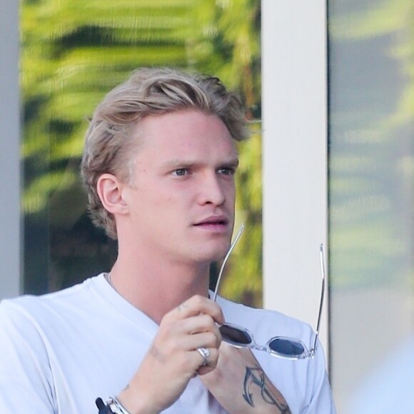 Exclusif - Cody Simpson fait du shopping avec des amis à Los Angeles, le 23 juin 2019.