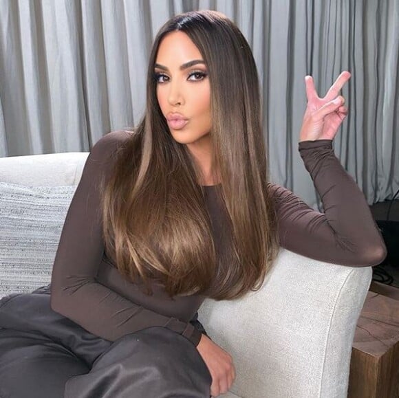 Au mois d'août, Kim Kardashian s'était colorée les cheveux en brun chocolat. Photo publiée le 8 octobre 2019.