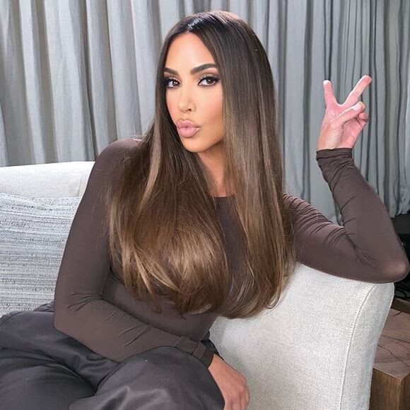 Au mois d'août, Kim Kardashian s'était colorée les cheveux en brun chocolat. Photo publiée le 8 octobre 2019.