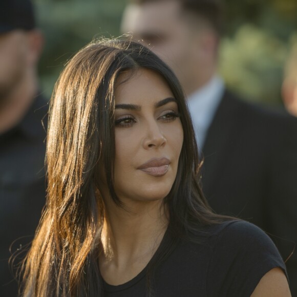 Kim Kardashian, Kourtney Kardashian et ses enfants Mason et Penelope Disick, visitent le mémorial dédié aux victimes du génocide arménien de Tsitsernakaberd en Arménie le 8 octobre 2019.