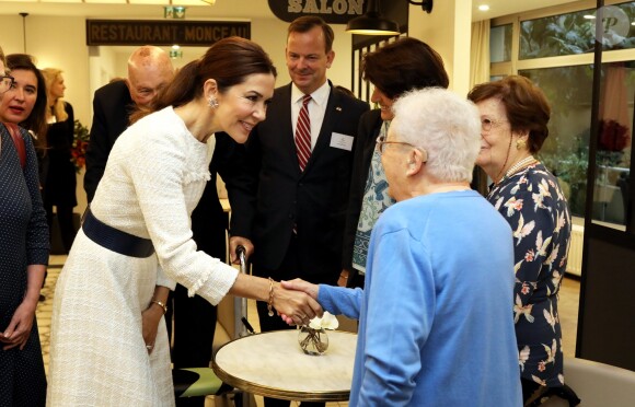 La princesse Mary de Danemark lors de la visite de la résidence pour personnes âgées Korian Monceau à Paris le 8 octobre 2019. © Dominique Jacovides / Bestimage