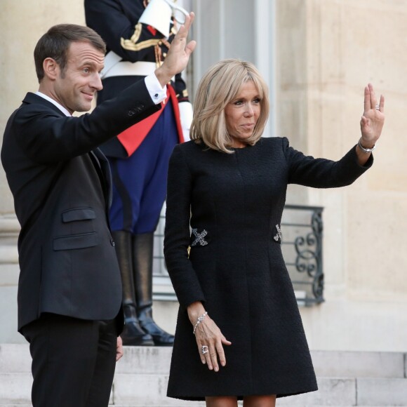 Le président Emmanuel Macron et la première dame, Brigitte Macron raccompagnent son Excellence Abdallah Hamdok, Premier ministre du Soudan et son épouse après un entretien au palais de l'Elysée, à Paris, le 30 septembre 2019. © Stéphane Lemouton / Bestimage