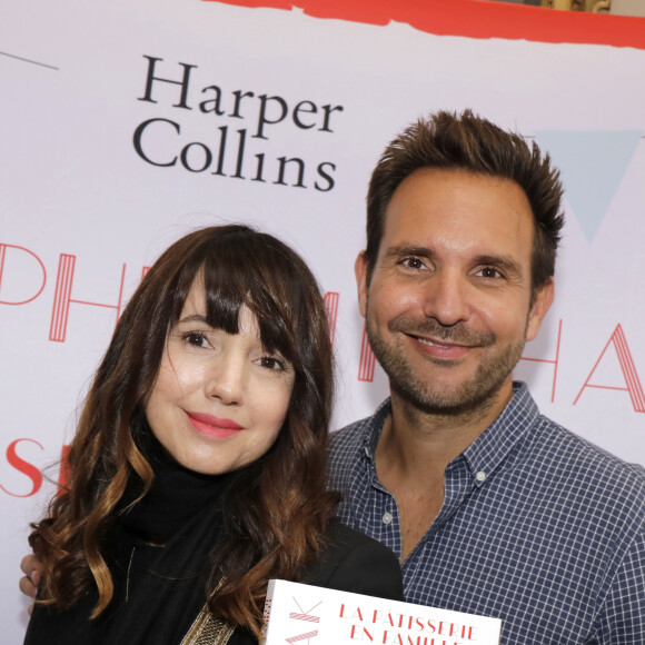 Christophe Michalak et sa femme Delphine McCarty - Sortie du livre de Christophe Michalak "La pâtisserie en famille" à Paris le 9 octobre 2019. © Cédric Perrin/Bestimage