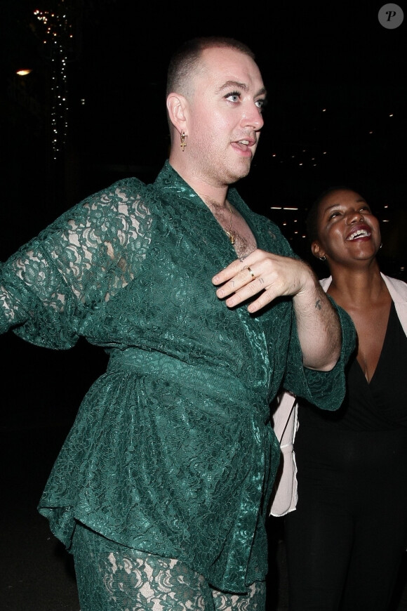 Exclusif - Sam Smith danse dans la rue à la sortie de la soirée Attitude Magazine Awards 2019 à Londres, le 9 octobre 2019