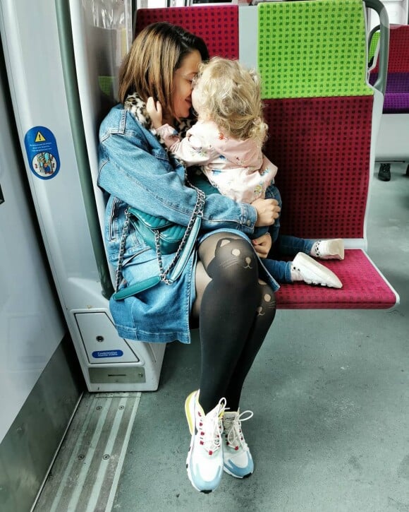 Daniela Martins complice avec sa fille dans un train, sur Instagram,le 6 octobre 2019