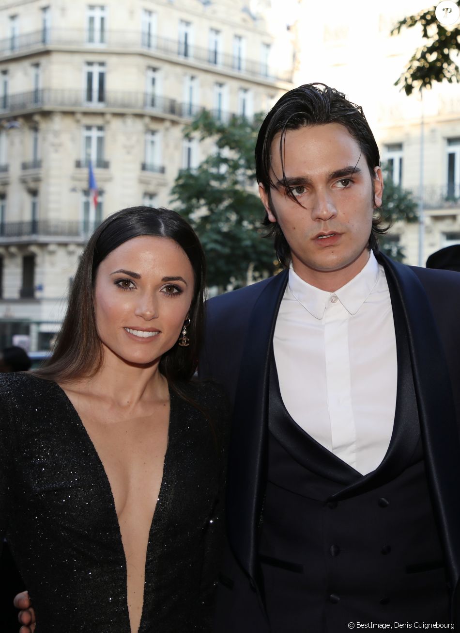 Alain-Fabien Delon et sa compagne Capucine Anav (habillée par Stevens