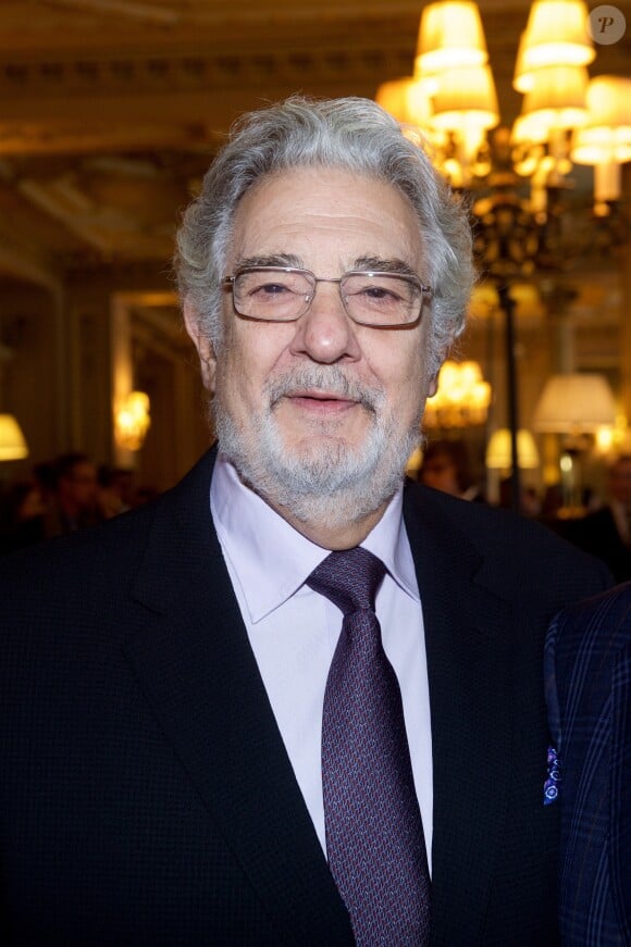 Exclusif - Plácido Domingo - Déjeuner "Pères et fils" au Café de la Paix à Paris le 16 juin 2016. © Julio Piatti / Bestimage Exclusive