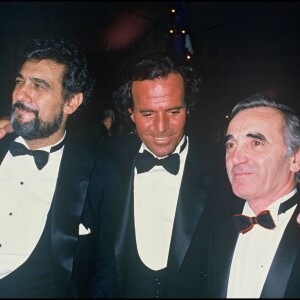 Plácido Domingo, Julio Iglesias et Charles Aznavour lors d'une soirée "France" à New York en 1986.